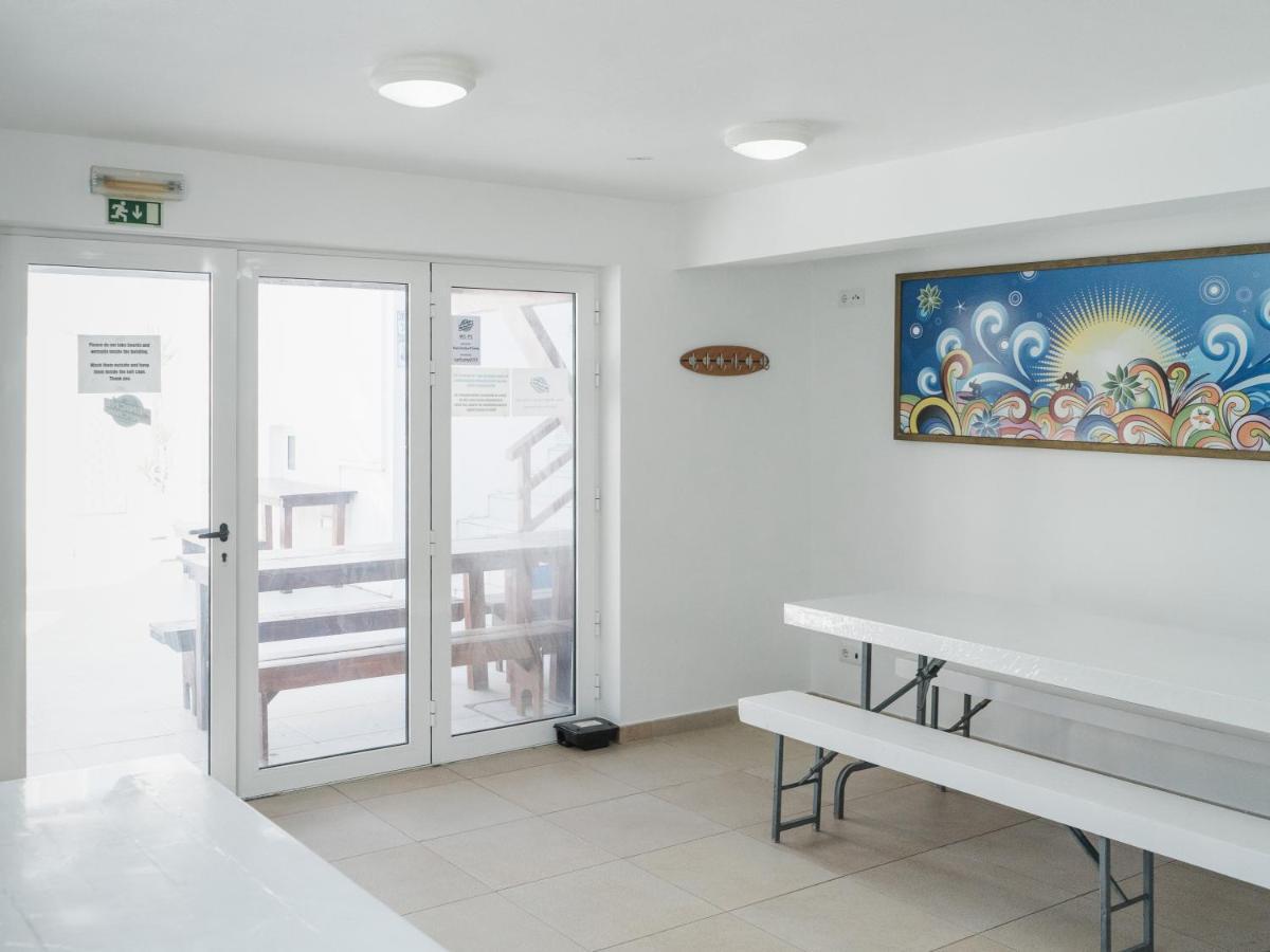 Peniche Surfcamp Hostel Đảo Đảo Baleal Ngoại thất bức ảnh
